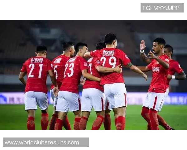 上港与鲁能激战正酣文字直播全程回顾精彩瞬间与赛况分析