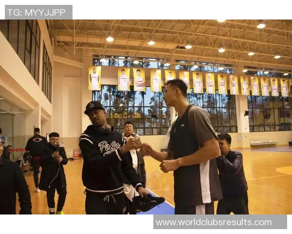 朱芳雨与科比的巅峰对决：篮球传奇的荣耀与激情碰撞